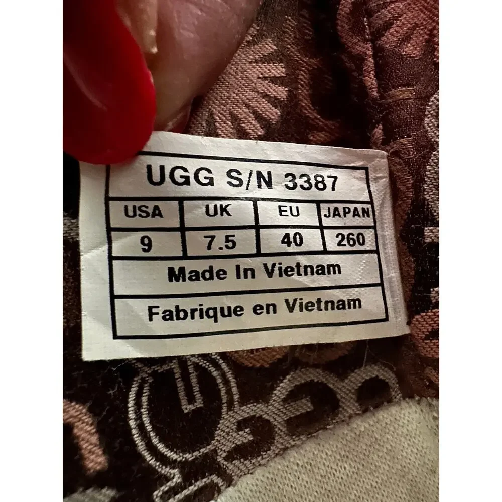 UGG women’s 9 Lo Pro Button Fold Over Boots